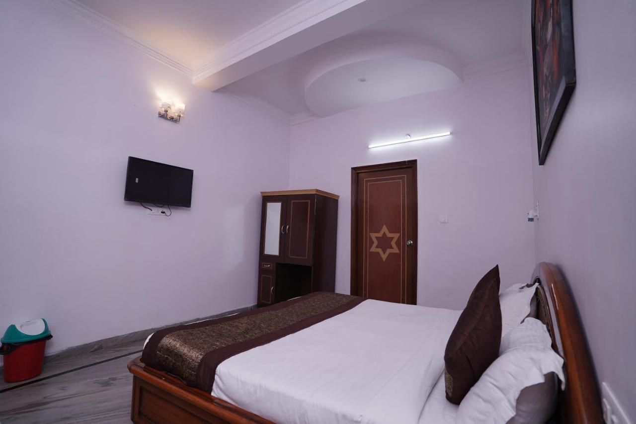 Hotel Lecston - Dwarka Sector 26 New Delhi