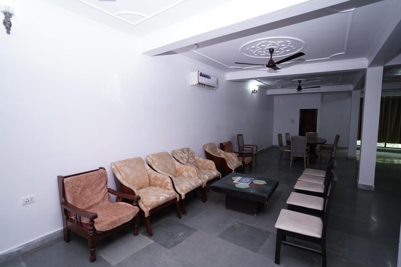 Hotel Lecston - Dwarka Sector 26