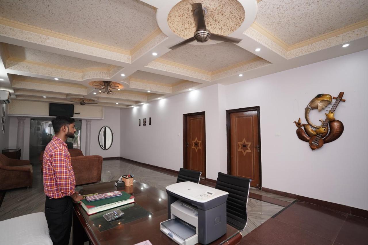 Lecston - Dwarka Sector 26 Hotel