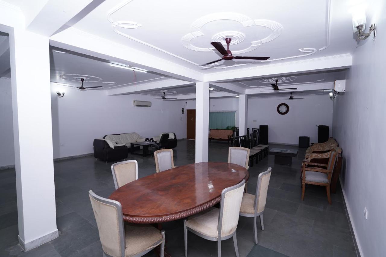 Lecston - Dwarka Sector 26 3* New Delhi