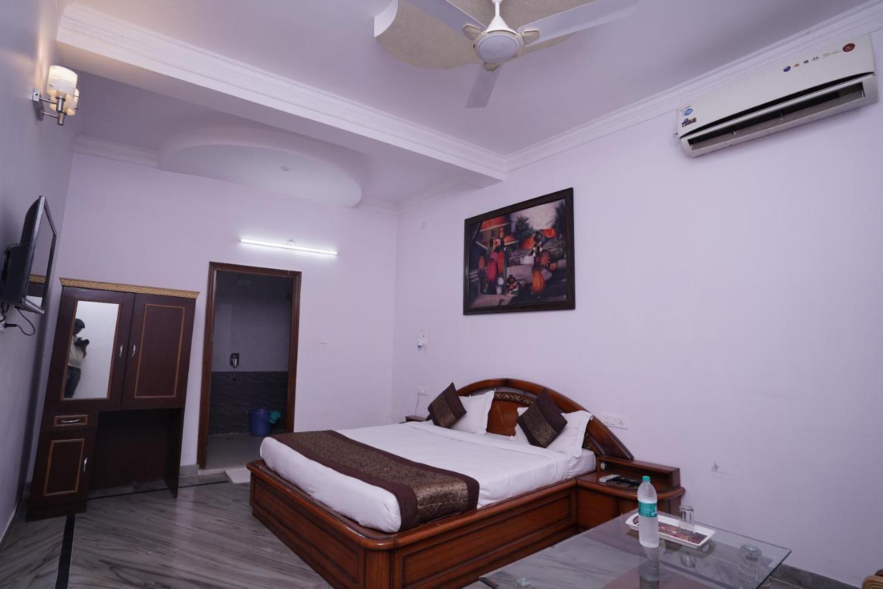 Hotel Lecston - Dwarka Sector 26 New Delhi